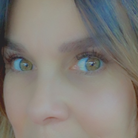 Meet your Posher, Margie - same day shipper - Picture 2 of 2